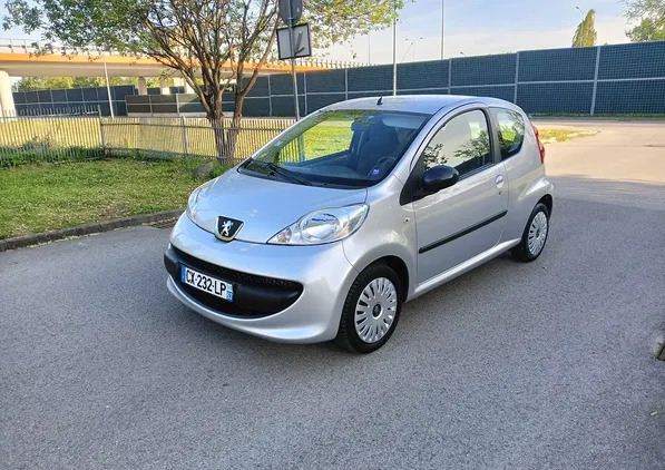 świętokrzyskie Peugeot 107 cena 7400 przebieg: 165000, rok produkcji 2006 z Kielce